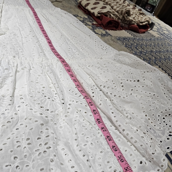 Elegant White Eyelet Lace Dress - Picture 6 of 7